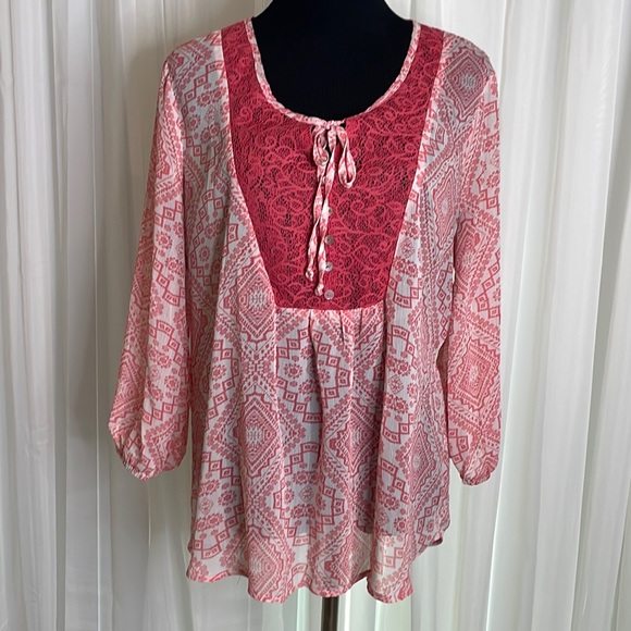 No Boundaries Tops - Coral/Beige Print Top by No Boundaries, size XL (15-17)